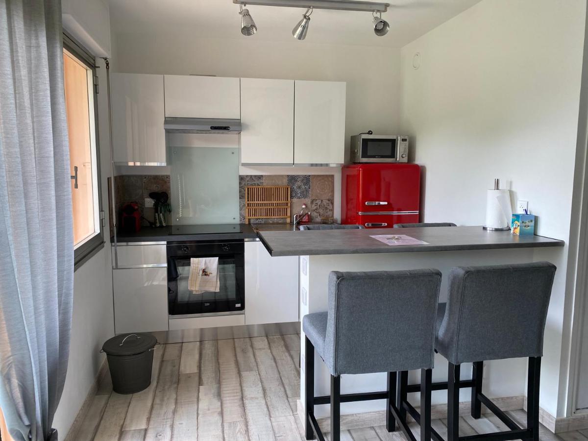 Sanary/mer /10’ Du Centre/ Port/plage Appartement